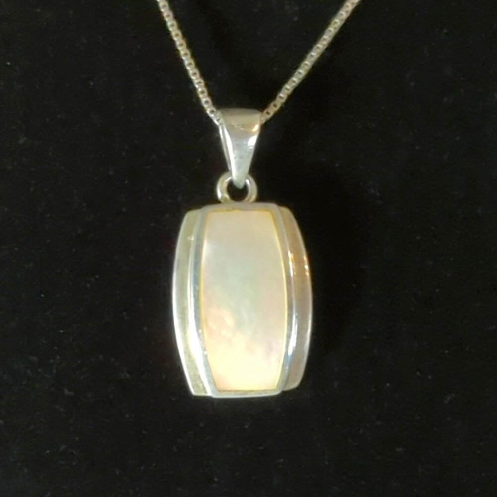 Sterling Silver 925 Necklace With Mother Of Pearl Pendant 22" Taiwan Vintage